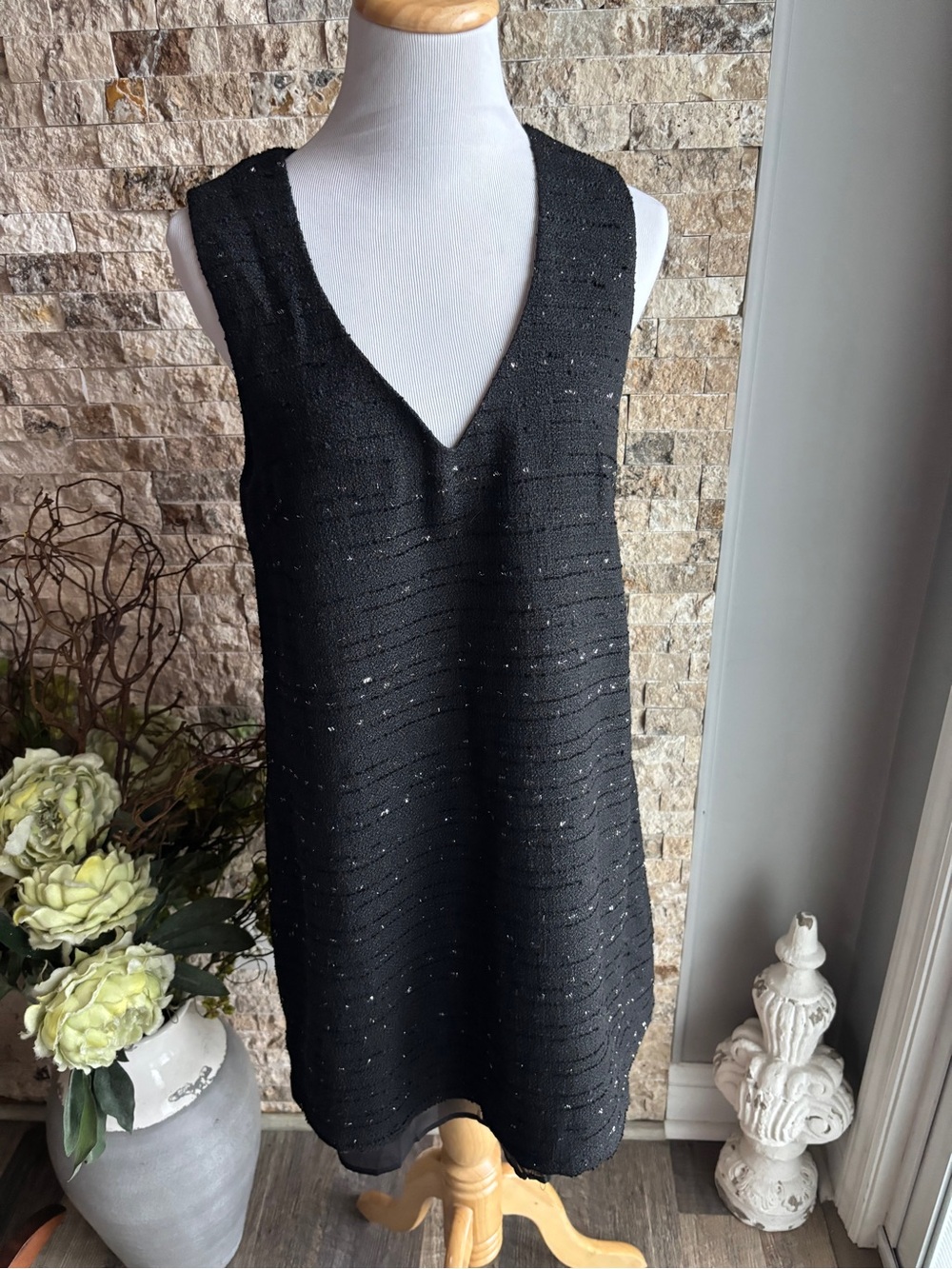 Elegant Black V-Neck Sleeveless Mini Dress